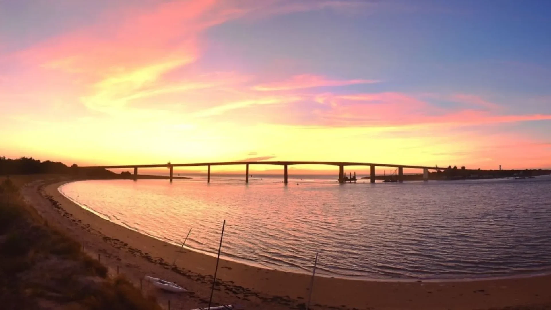 photo of fromentine beach with sunset behind the noirmoutier bridge
