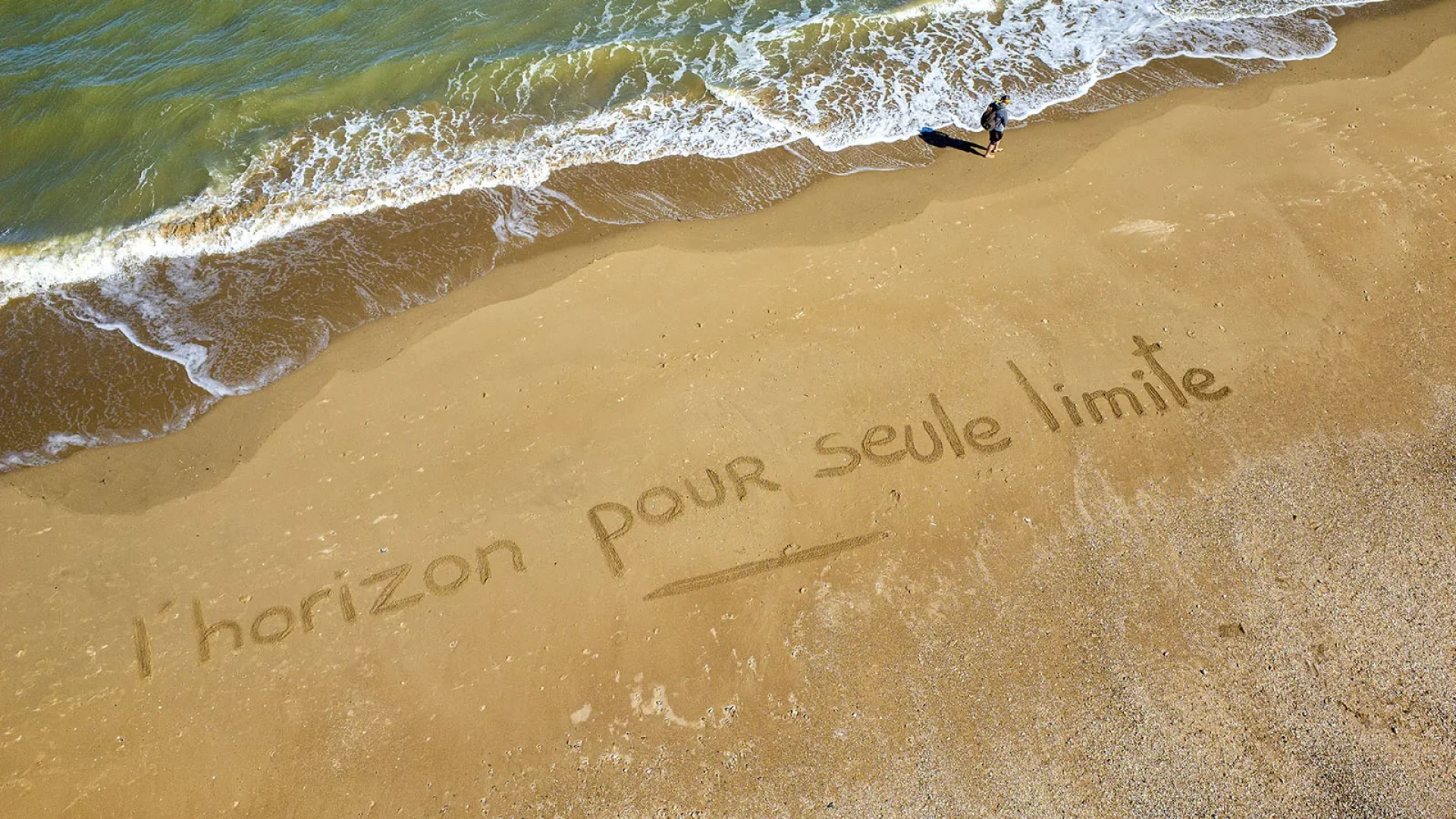 Strandbild mit "Der Horizont als einzige Grenze" geschrieben, der Slogan der Pays de Saint Jean de Monts